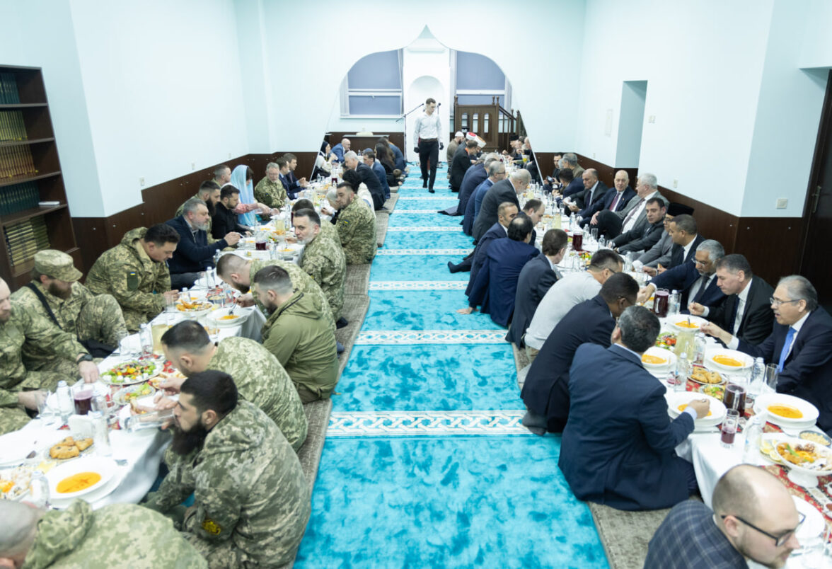 Президент України Володимир Зеленський взяв участь у державному Іфтарі, вшанував воїнів мусульман та релігійні громади