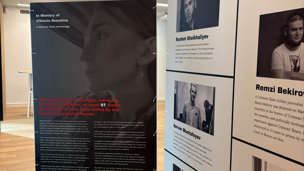 “Imprisoned Freedom”: у Брюсселі відкрили фотовиставку про українських журналістів у російському полоні