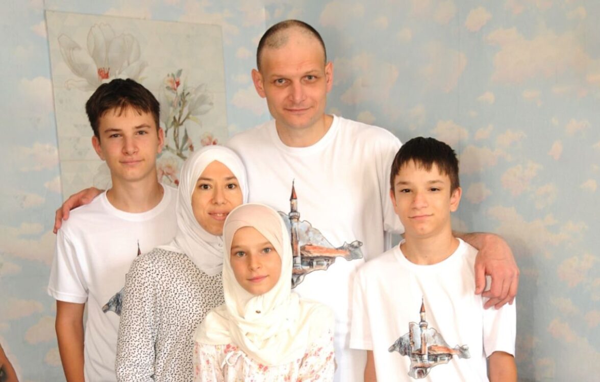 Ramzi Bekirov Was Visited by his Family in a Russian Prison in Siberia